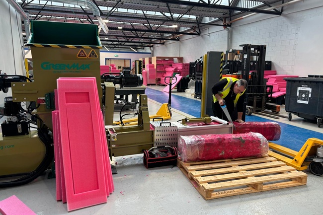 Productor Irlandés de Empaques de PE - Transformación Verde con GreenMax Compactadora de Polietileno