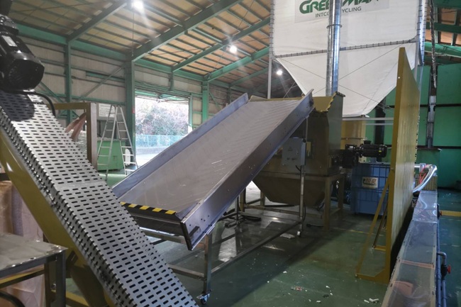 alimentación y salida con enfriamiento por agua