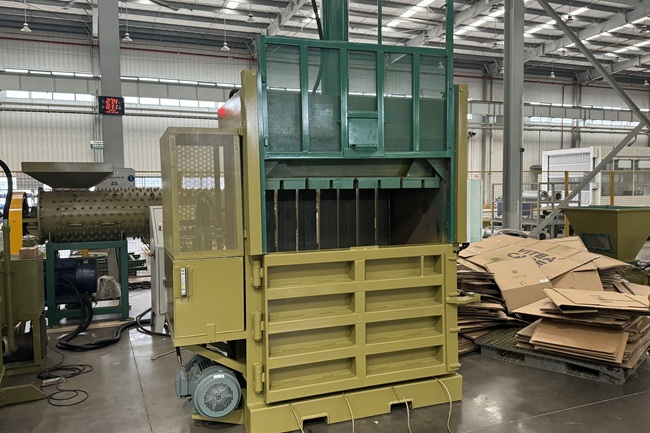 prensa compactadora de PET botellas