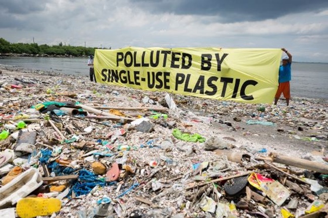 Basura plástica en la costa de Chile