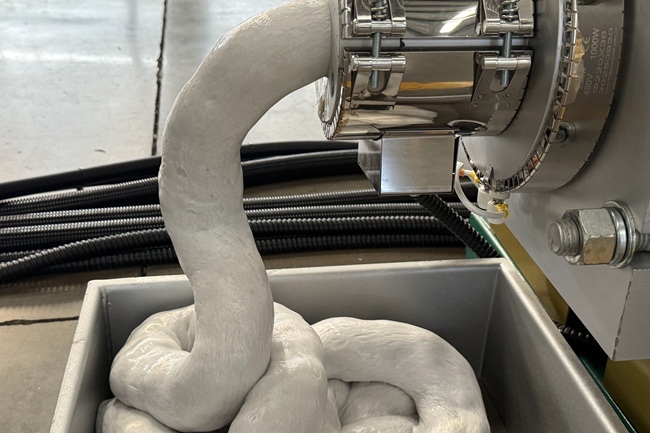 PE fundido en proceso de extrusión