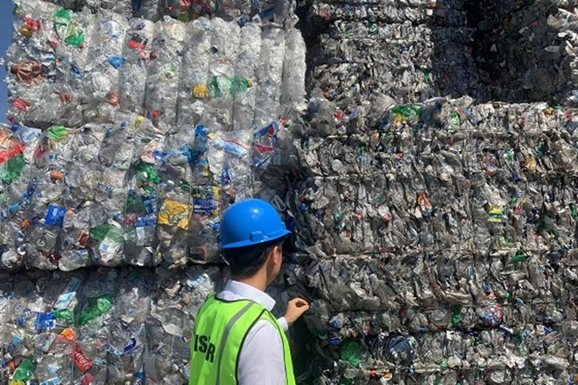 vender las botellas de plástico compactadas